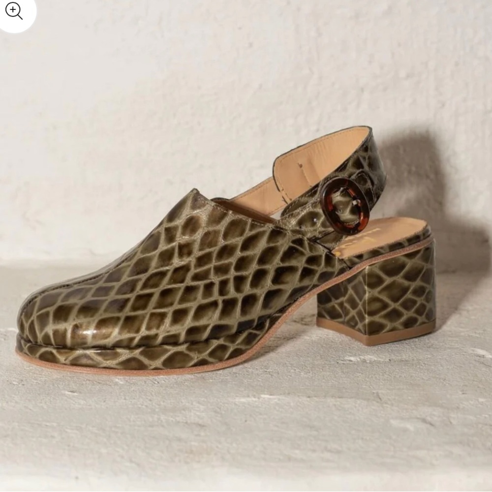 Post Sole Studio - Avon Contour Olive Croc - closed toed mule